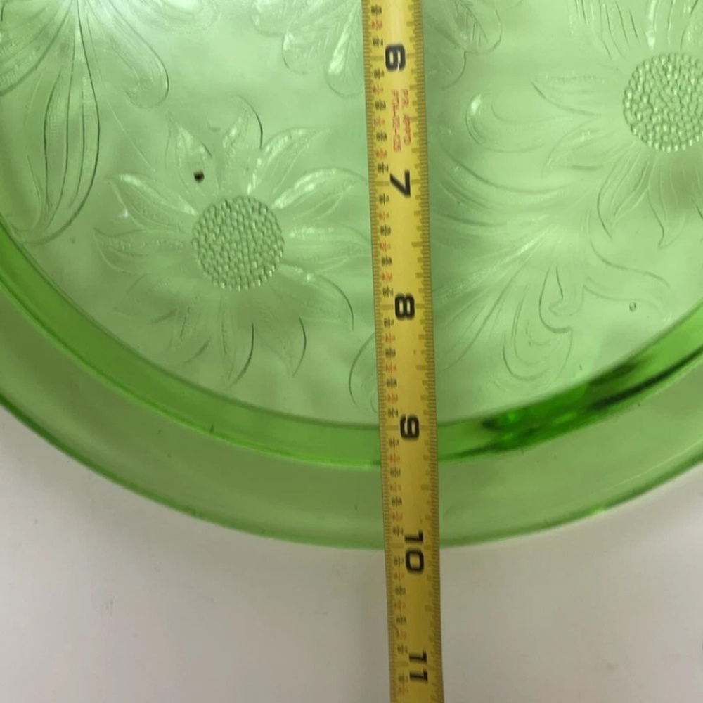 RARE Vintage Uranium
Depression Glass
Sunflower 10" Footed - Picture 4 of 4